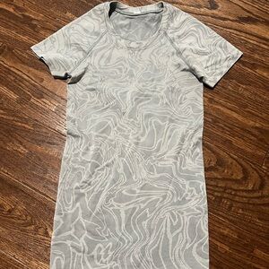 lululemon athletica Gray Patterned Top